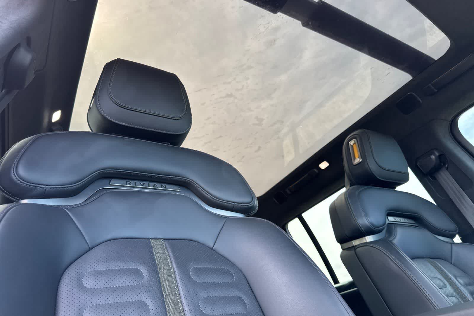 Thumbnail: 2023 Rivian R1S - 19