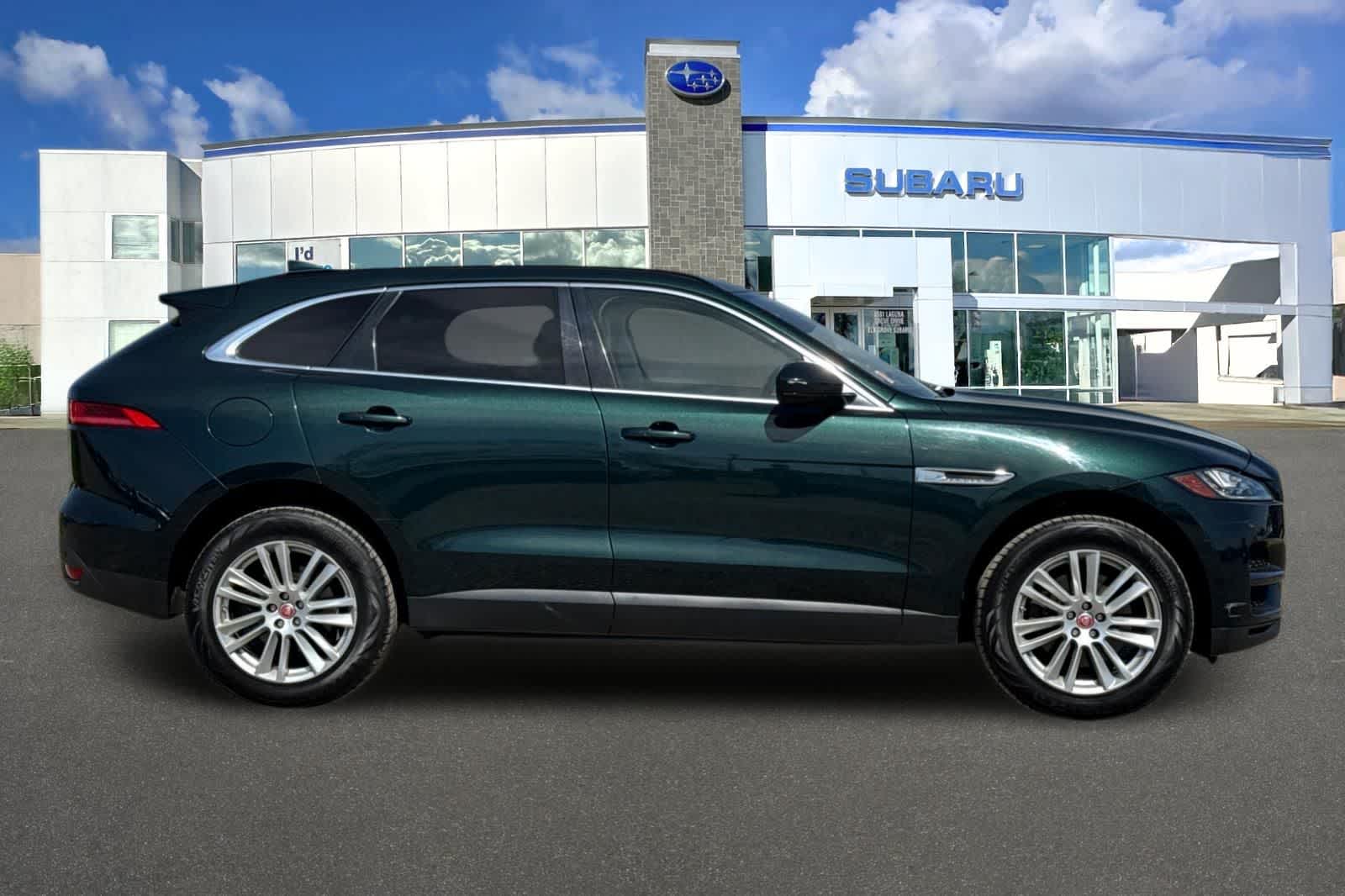 Thumbnail: 2017 Jaguar F-Pace - 6