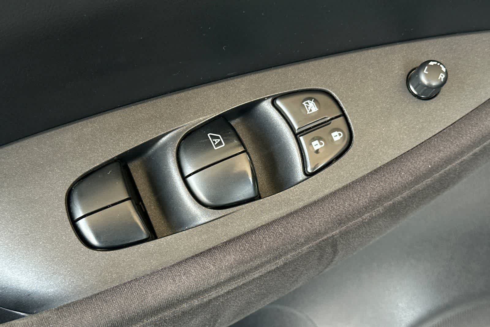 Thumbnail: 2015 Nissan Leaf - 13