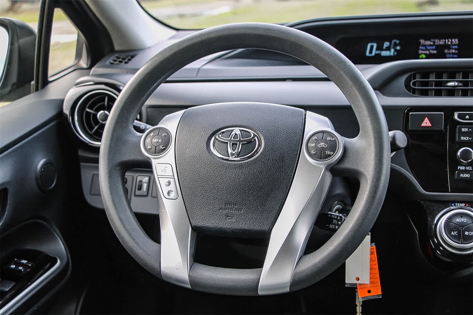 Thumbnail: 2015 Toyota Prius c - 12
