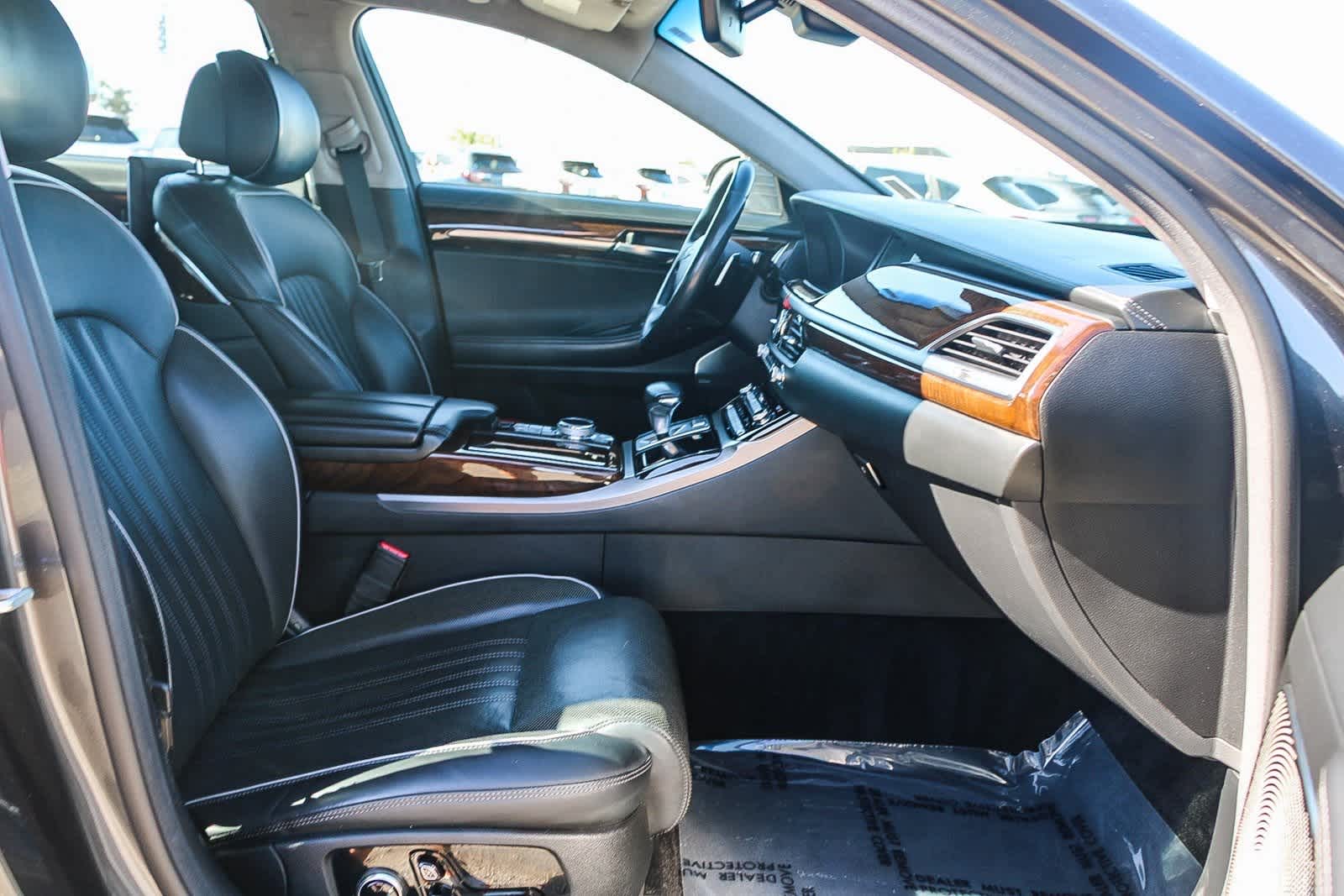 Thumbnail: 2019 Genesis G90 - 17