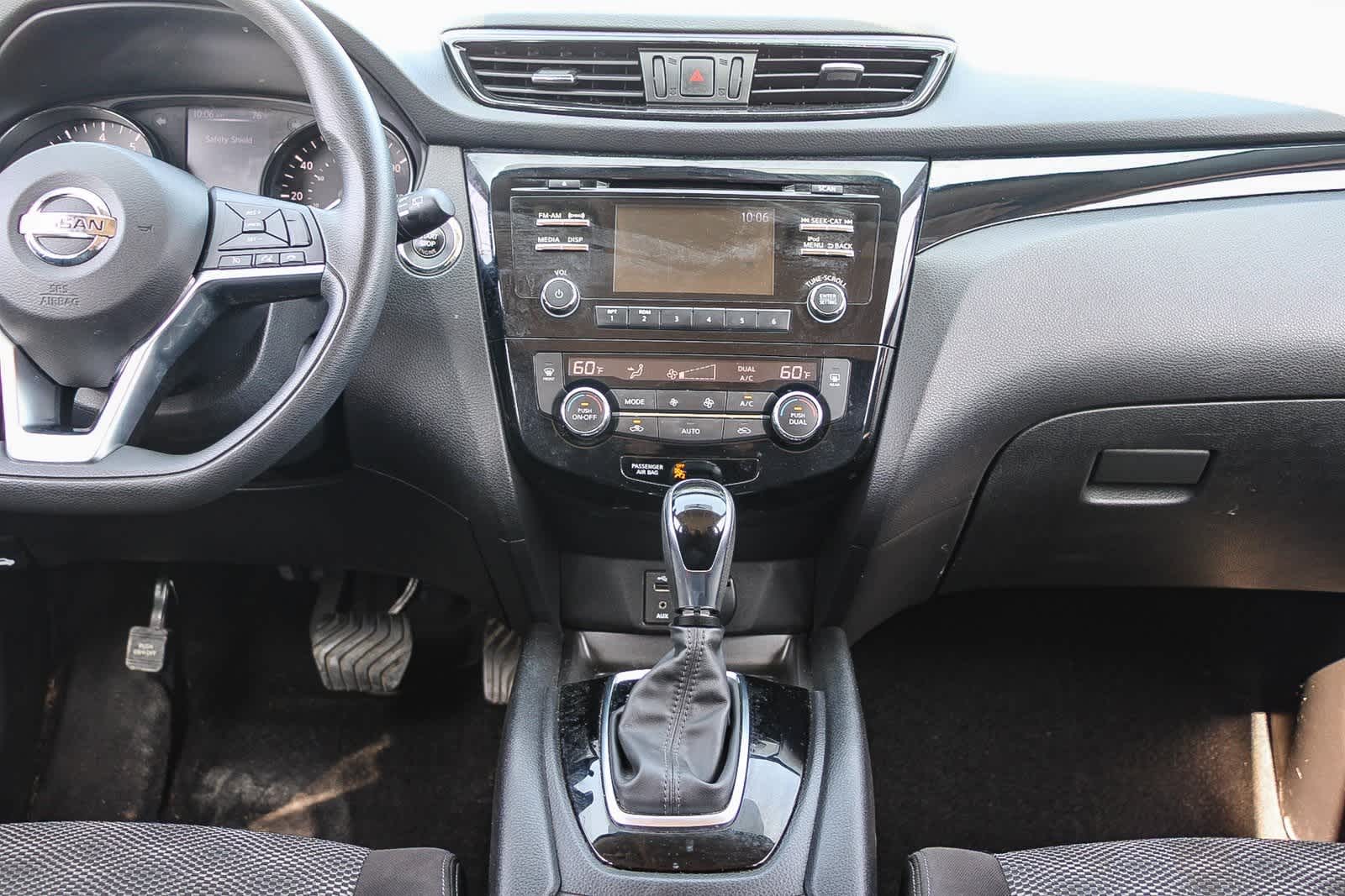 Thumbnail: 2018 Nissan Rogue Sport - 13
