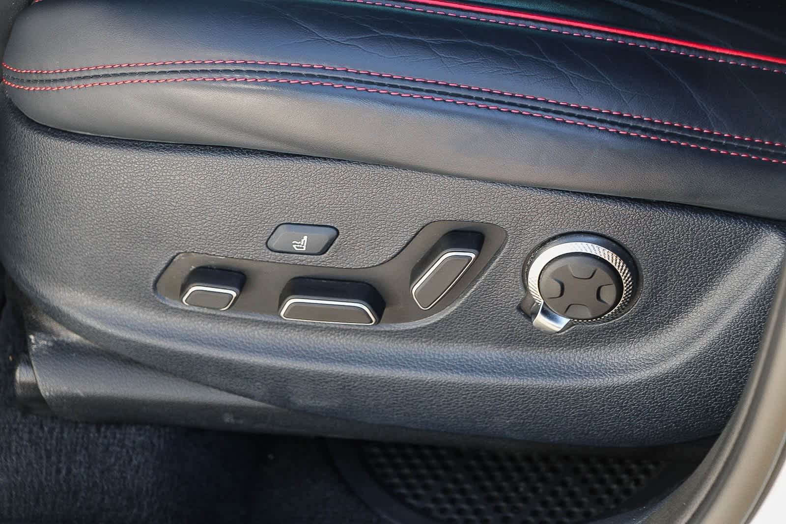 Thumbnail: 2022 Genesis GV70 - 16