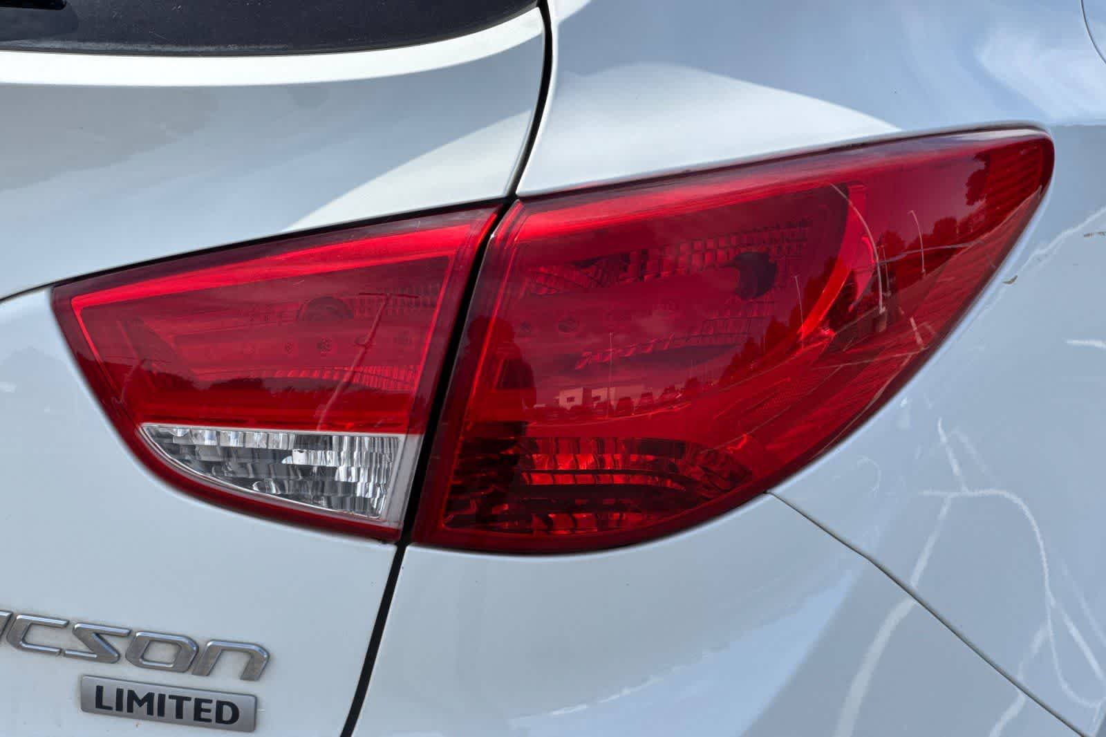 Thumbnail: 2012 Hyundai Tucson - 30