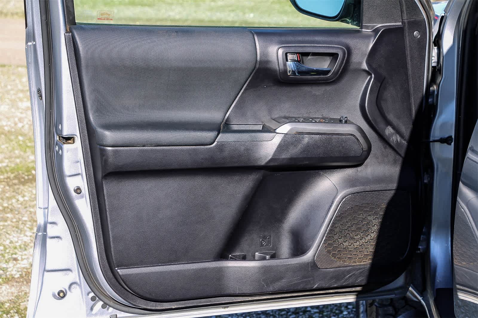 Thumbnail: 2020 Toyota Tacoma - 18