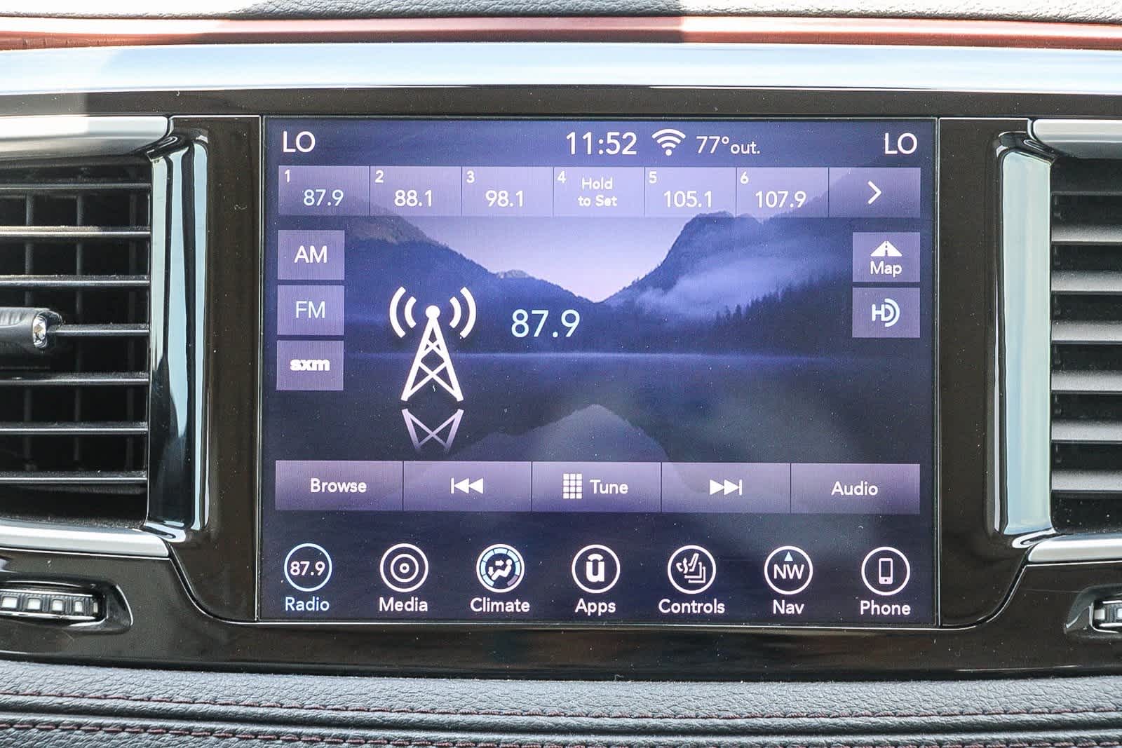 Thumbnail: 2018 Chrysler Pacifica - 14
