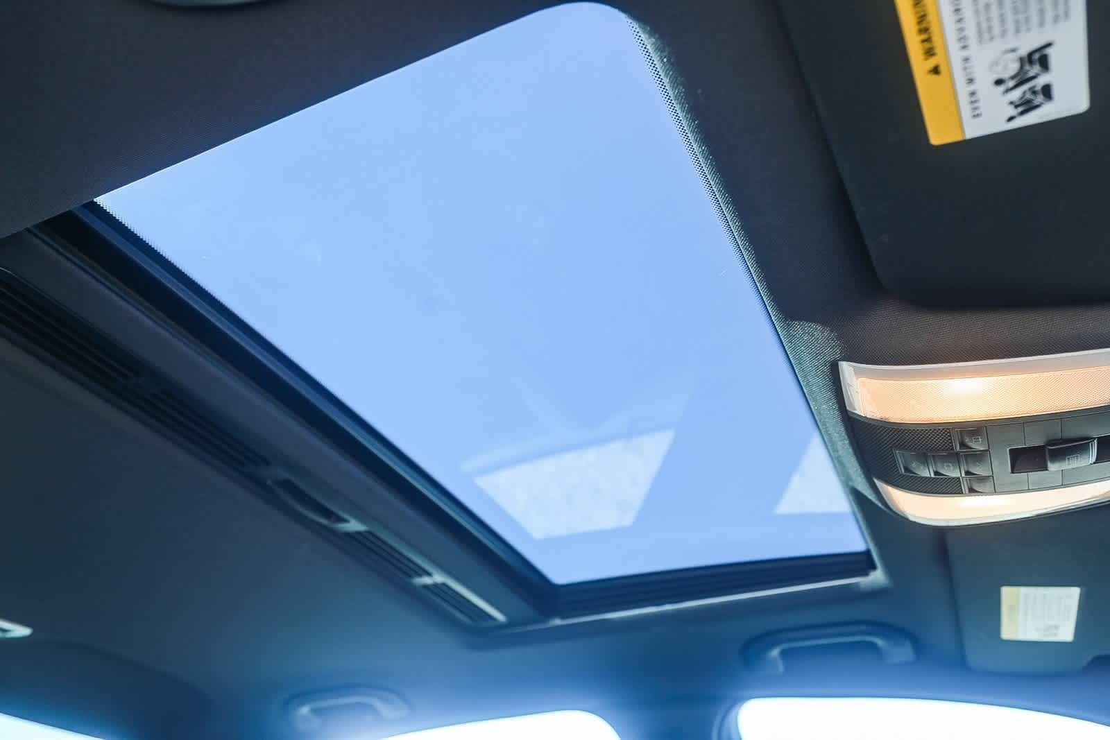 Thumbnail: 2012 Mercedes-Benz C-Class - 4