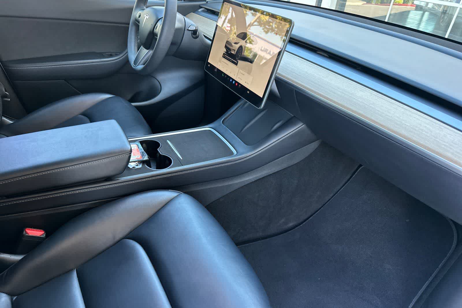 Thumbnail: 2022 Tesla Model Y - 17