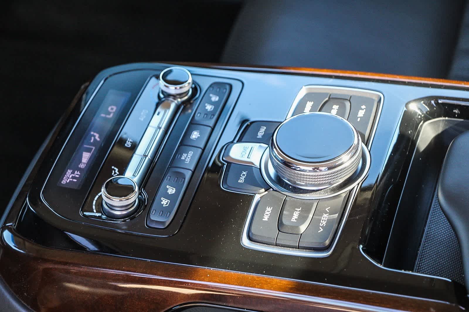 Thumbnail: 2019 Genesis G90 - 22