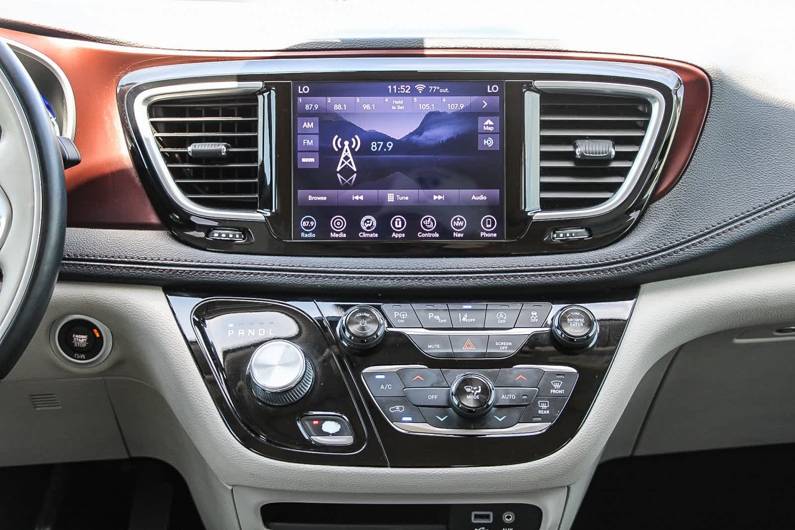 Thumbnail: 2018 Chrysler Pacifica - 13