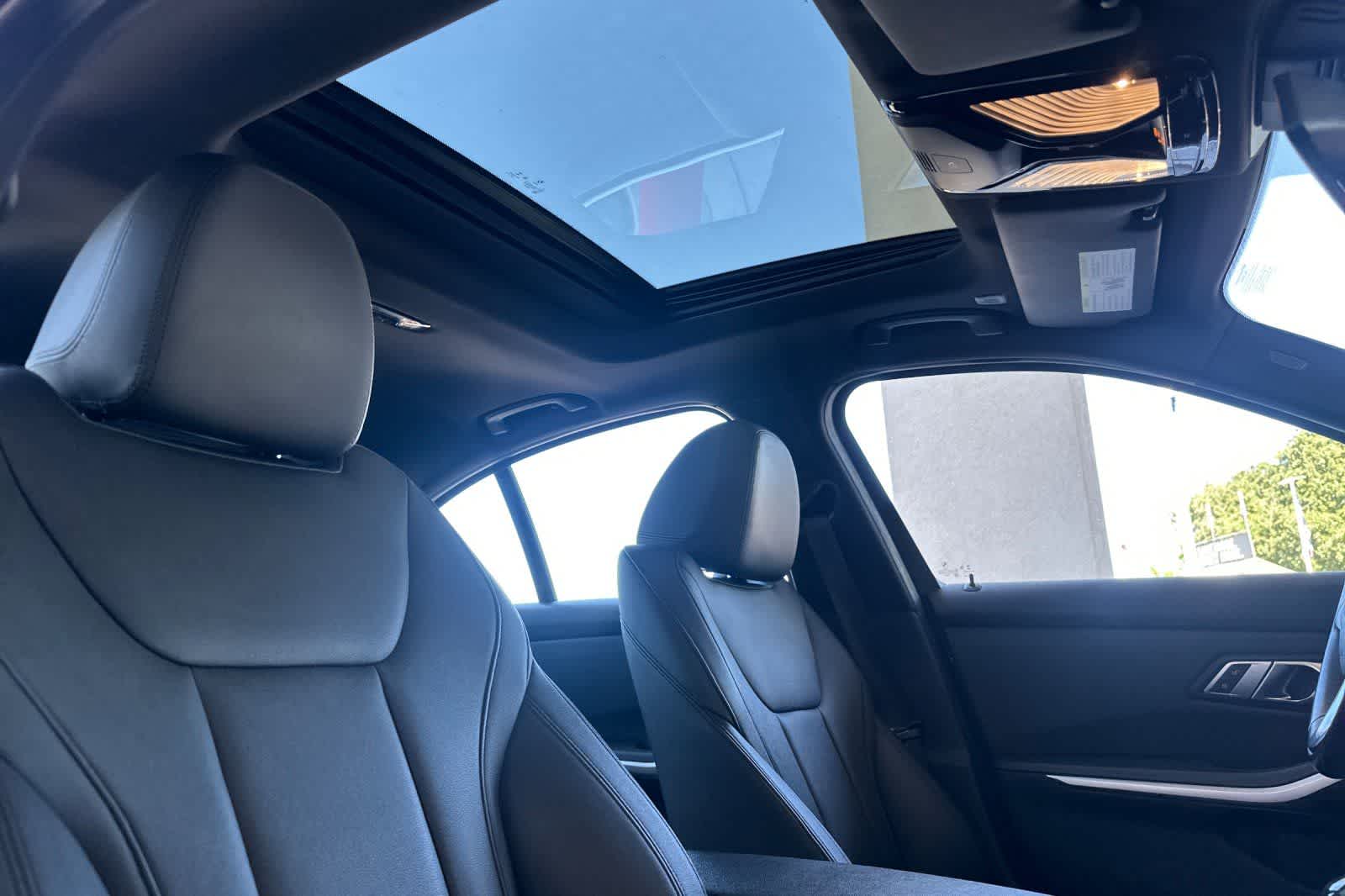 Thumbnail: 2019 BMW 3 Series - 17