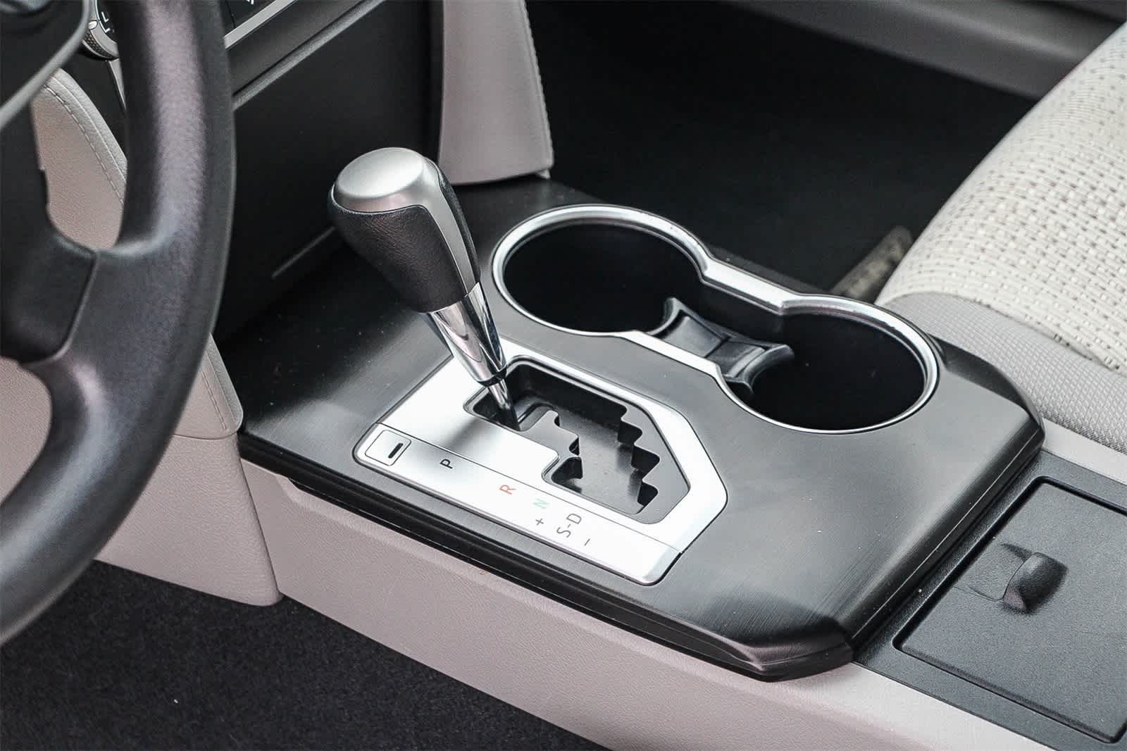 Thumbnail: 2013 Toyota Camry - 20