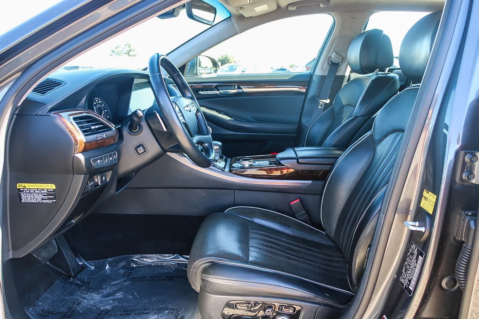 Thumbnail: 2019 Genesis G90 - 18