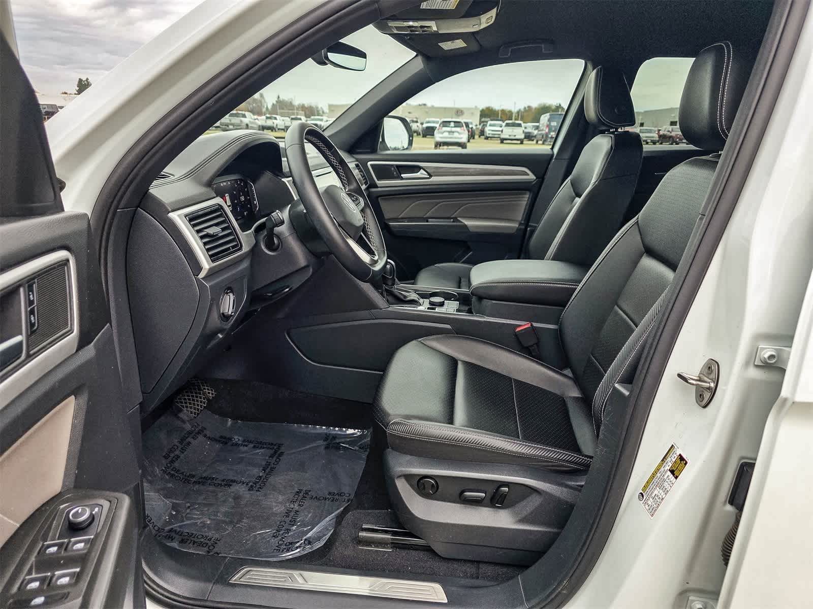 Thumbnail: 2023 Volkswagen Atlas - 11