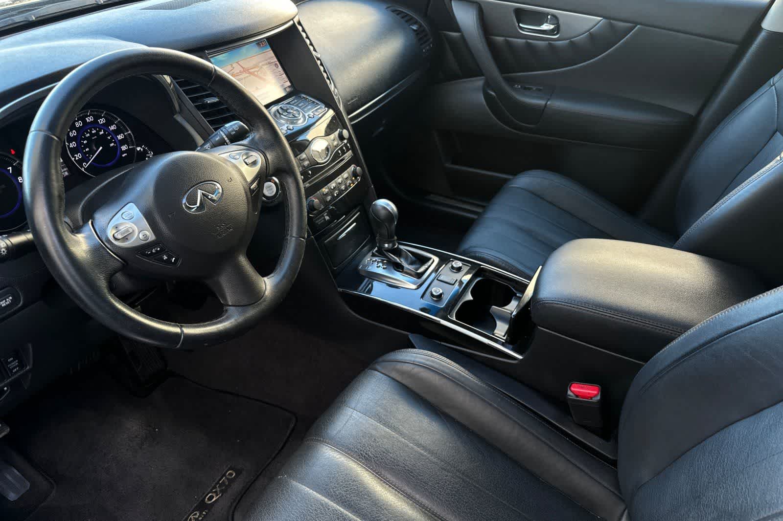 Thumbnail: 2017 INFINITI QX70 - 11