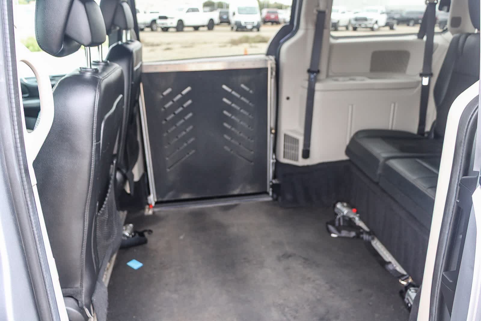 Thumbnail: 2019 Dodge Grand Caravan - 17