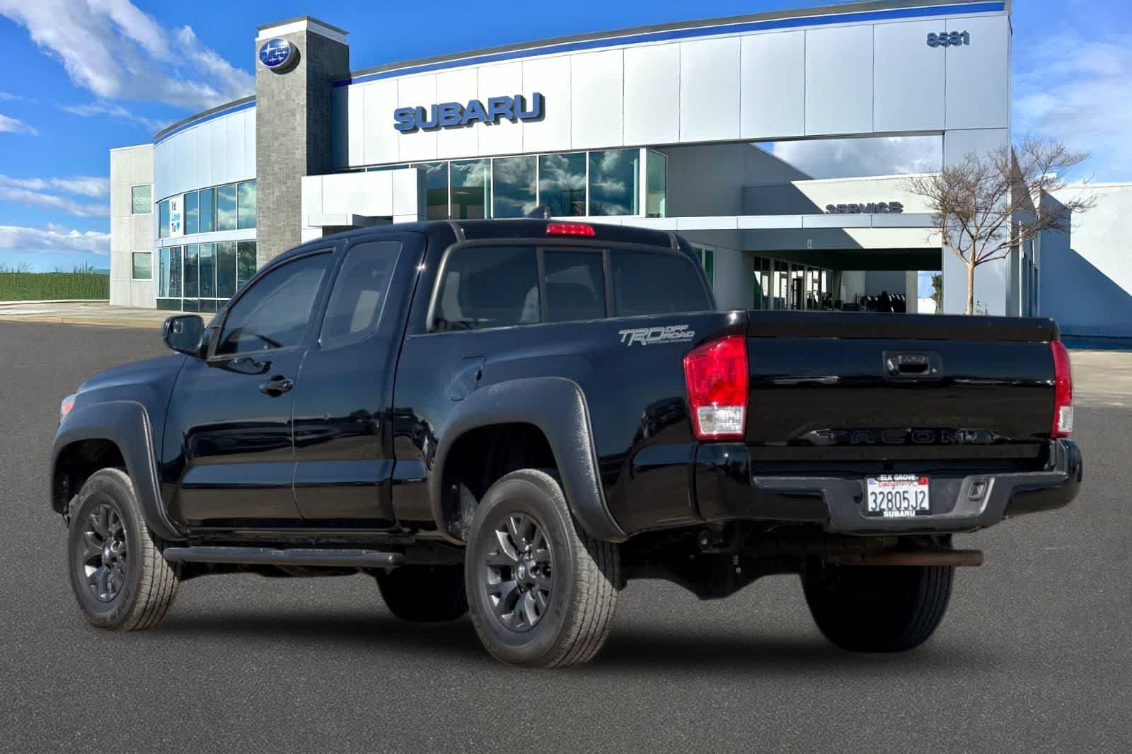 Thumbnail: 2017 Toyota Tacoma - 8