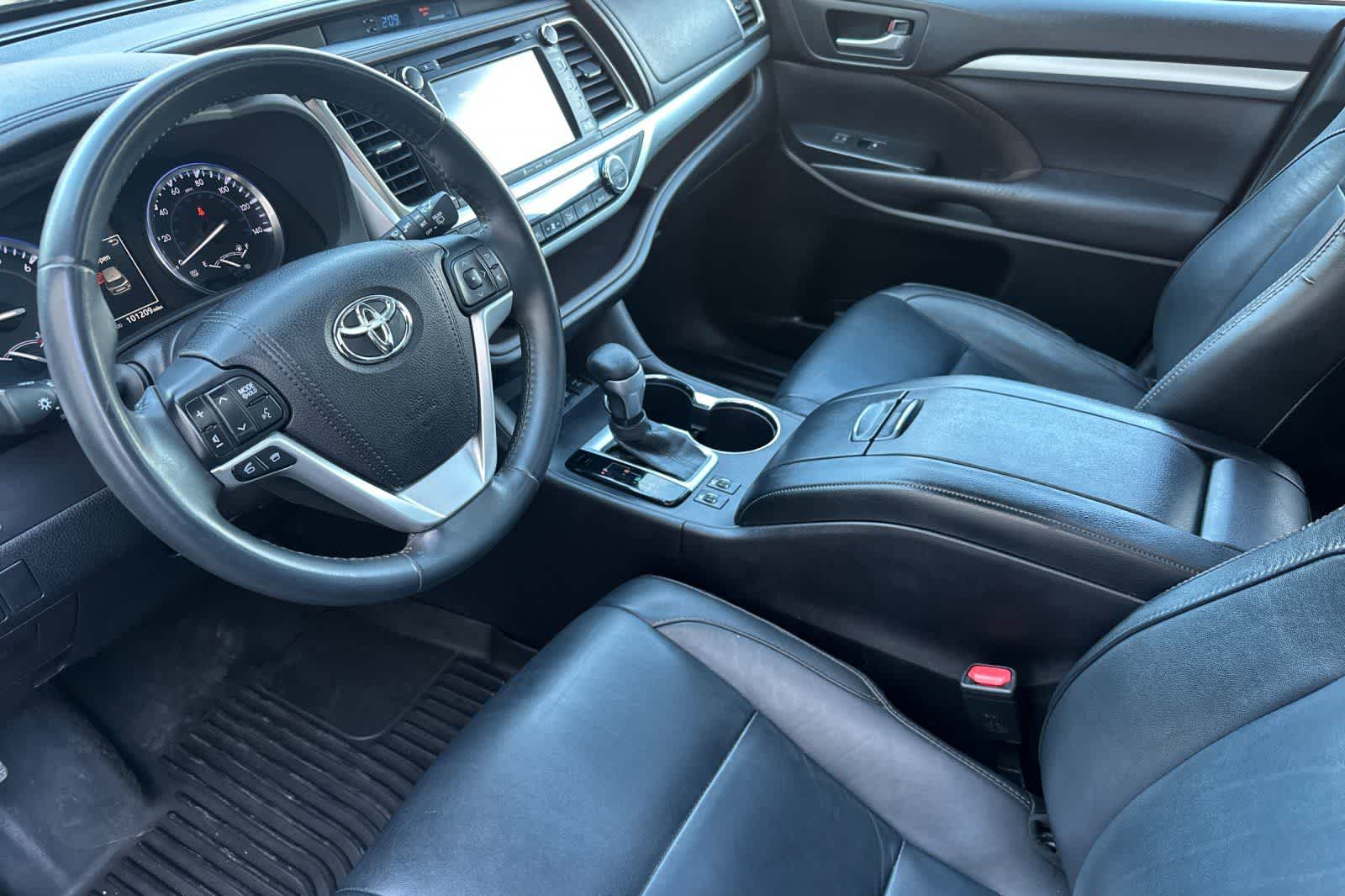 Thumbnail: 2016 Toyota Highlander - 11