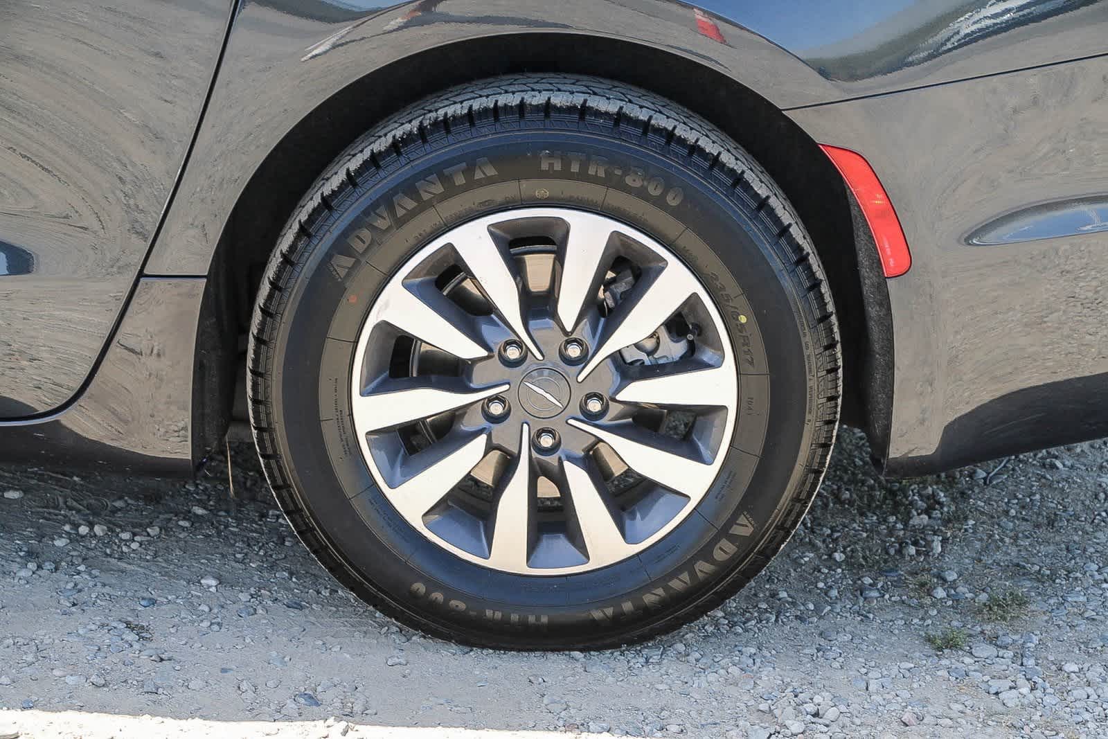 Thumbnail: 2021 Chrysler Pacifica - 10