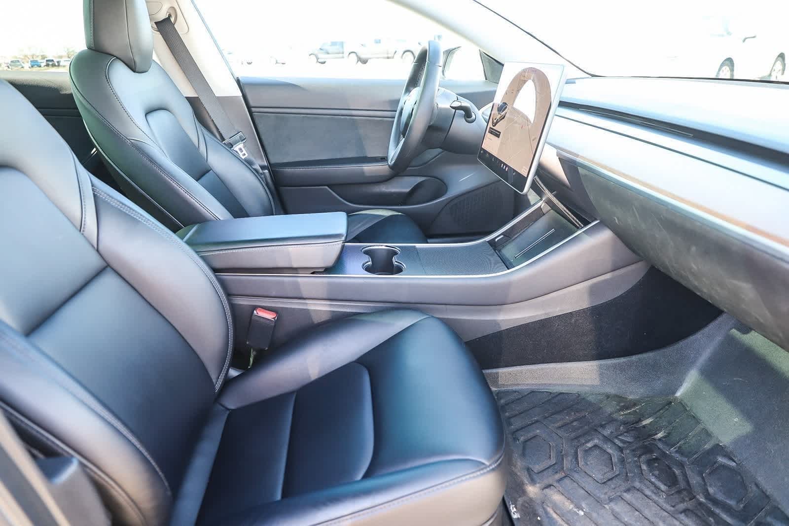 Thumbnail: 2020 Tesla Model 3 - 15