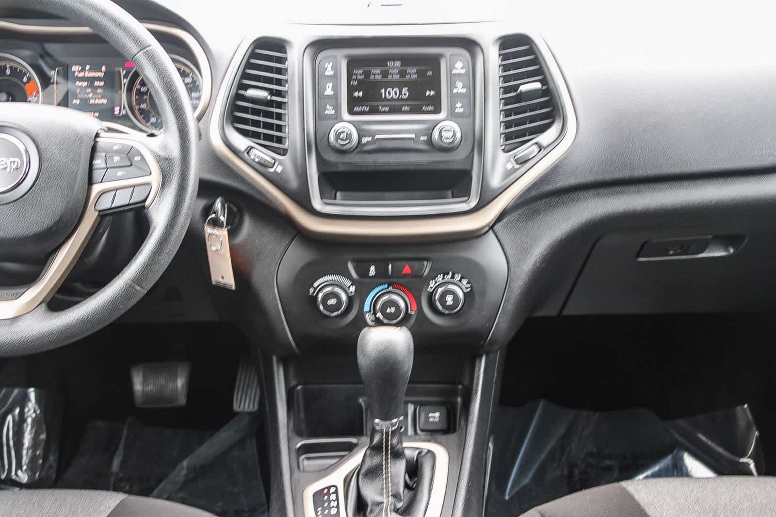 Thumbnail: 2018 Jeep Cherokee - 12