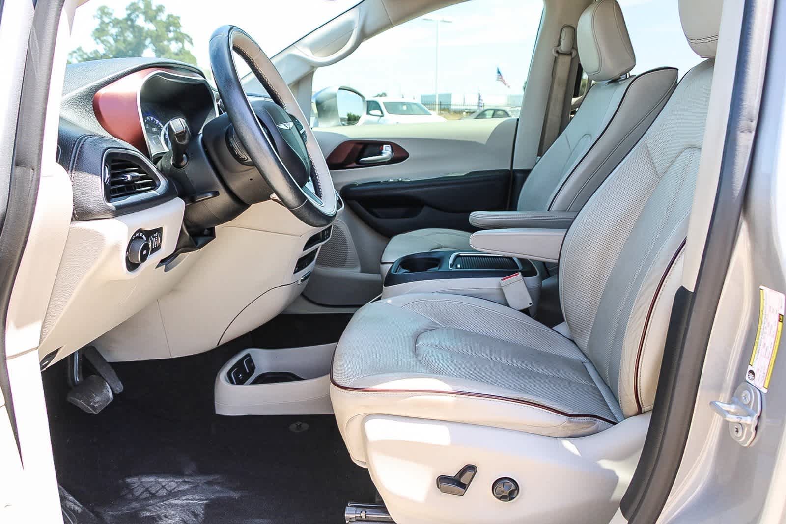 Thumbnail: 2018 Chrysler Pacifica - 17
