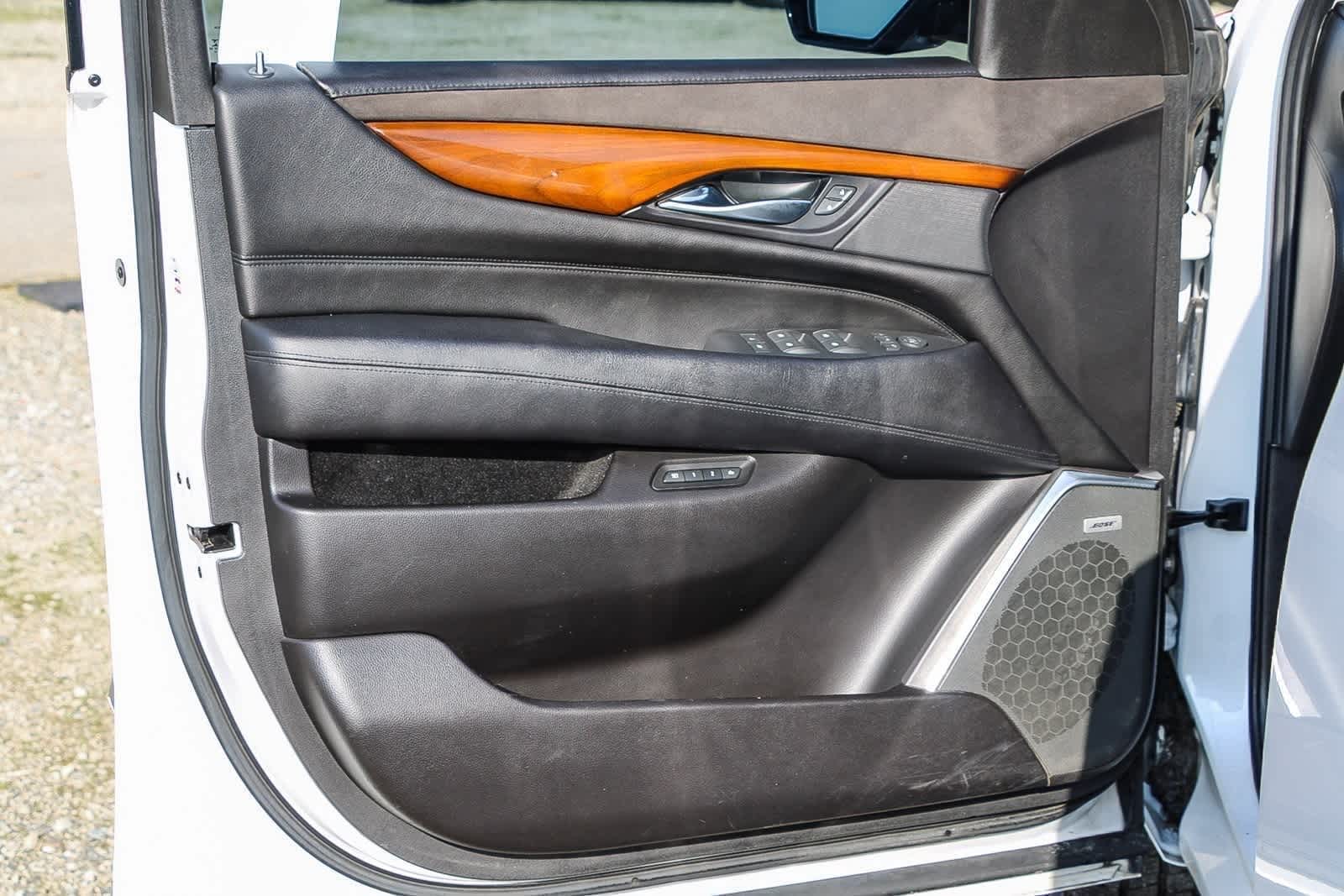 Thumbnail: 2017 Cadillac Escalade - 3