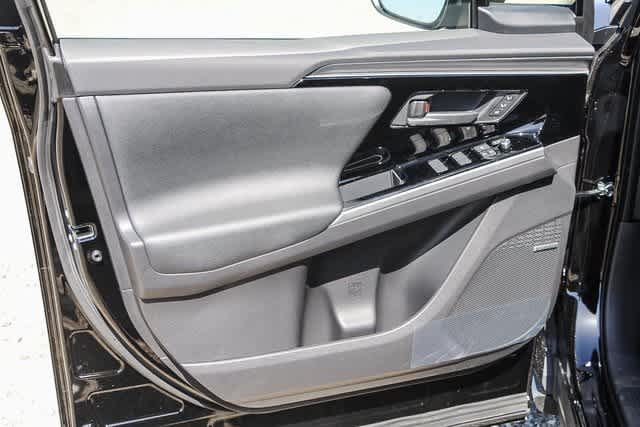 Thumbnail: 2025 Subaru Solterra - 19