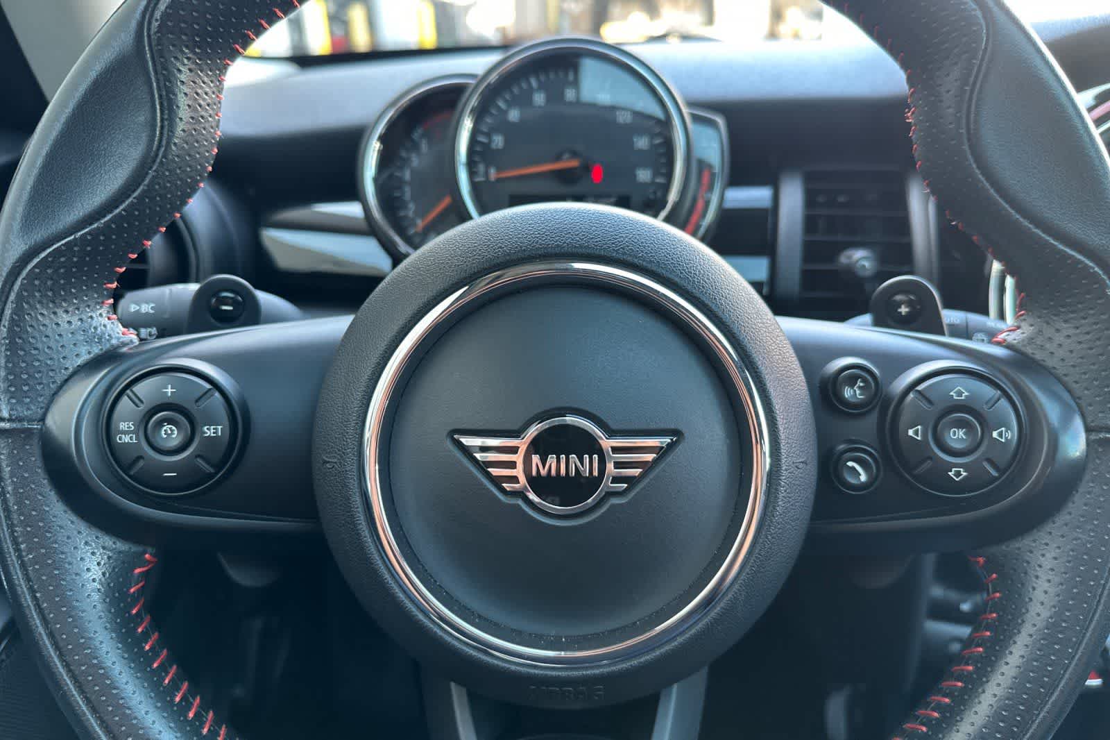 Thumbnail: 2020 MINI Cooper Hardtop - 24