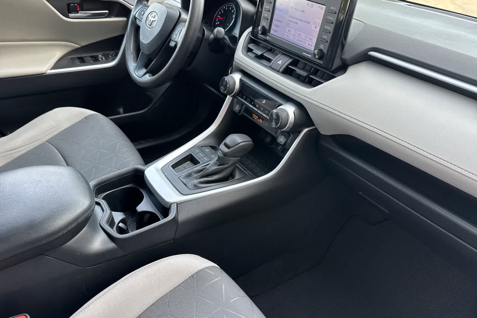Thumbnail: 2021 Toyota RAV4 - 16