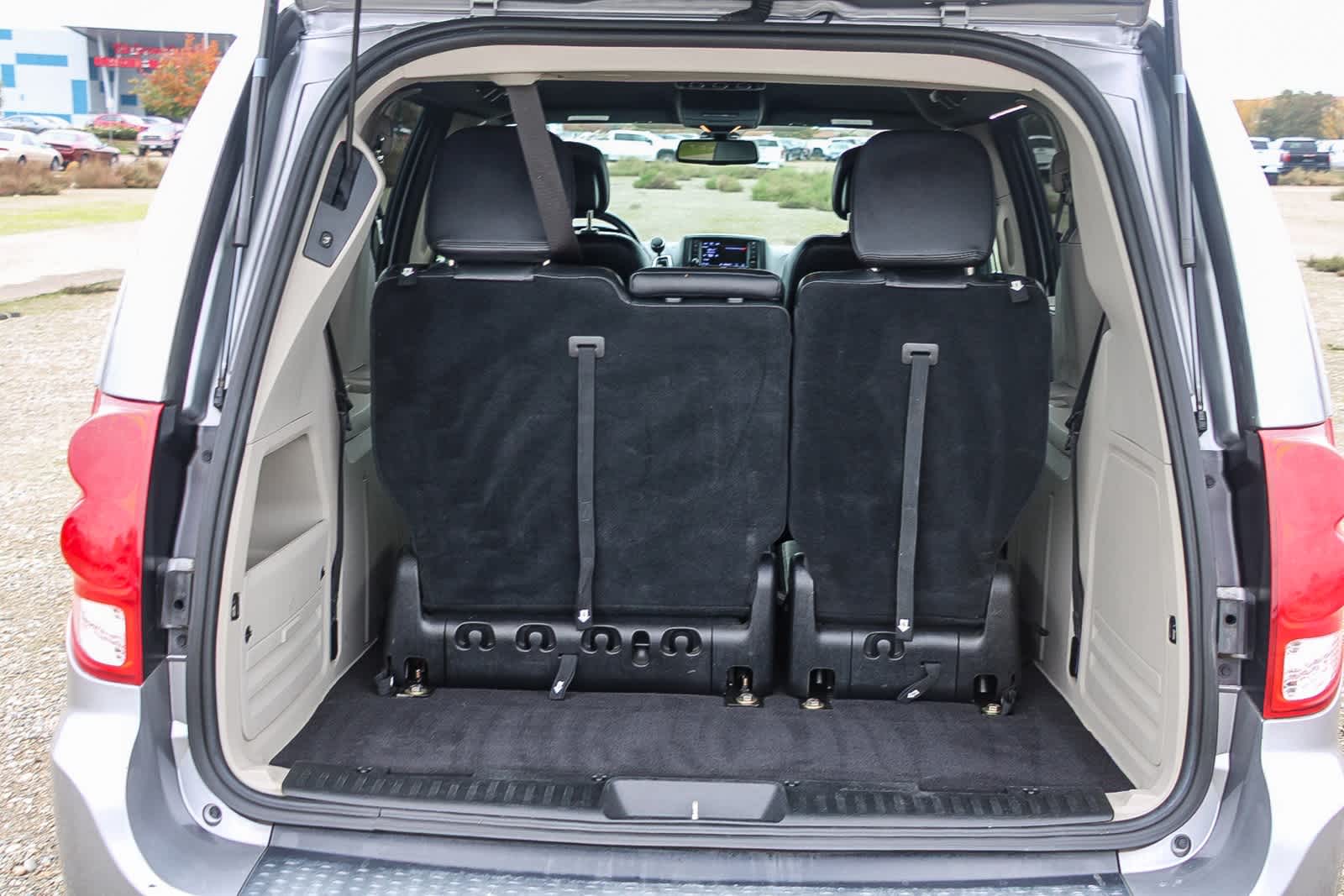 Thumbnail: 2019 Dodge Grand Caravan - 25