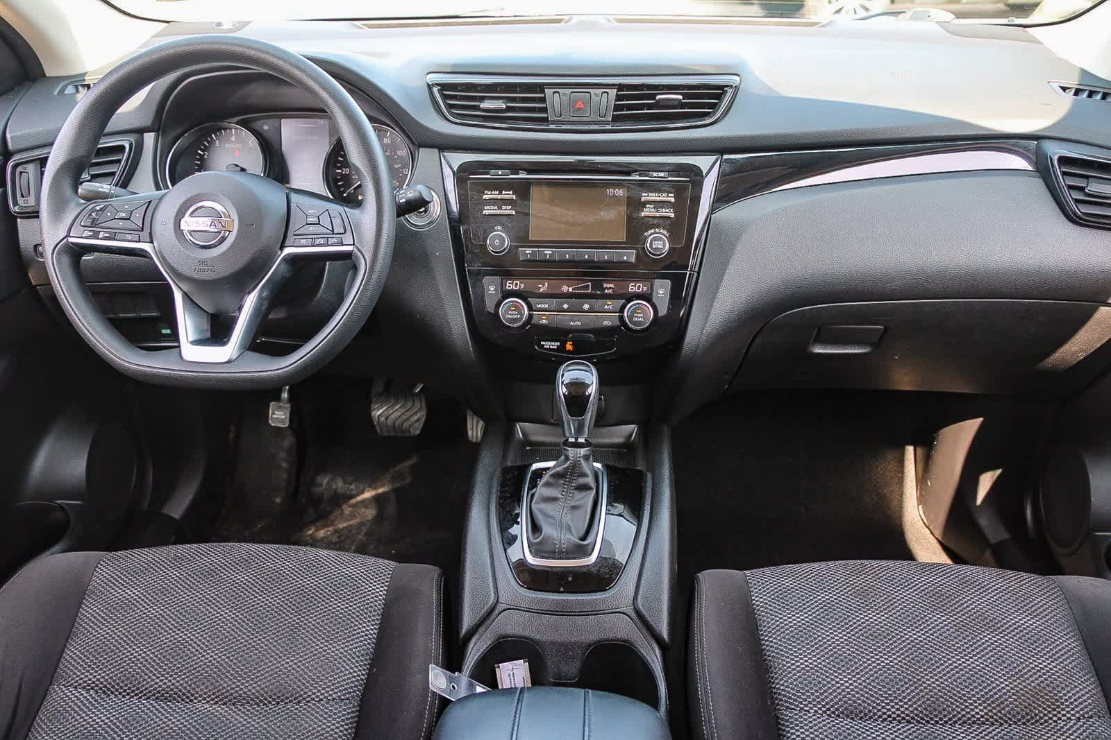 Thumbnail: 2018 Nissan Rogue Sport - 12