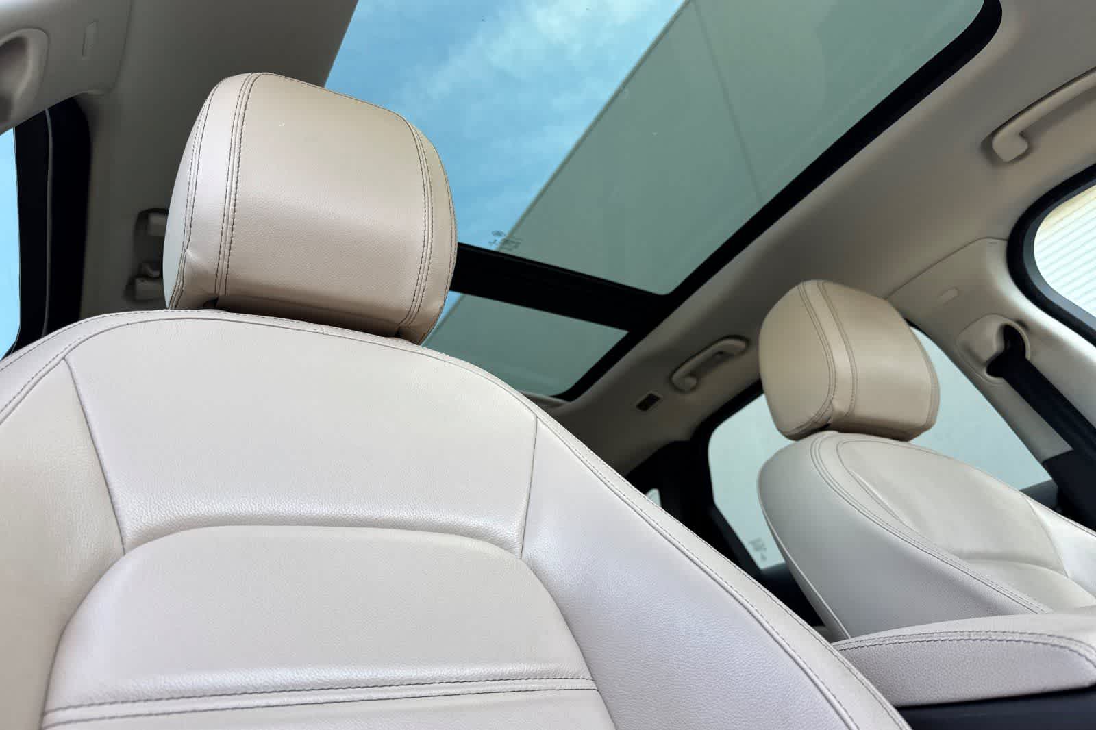 Thumbnail: 2017 Jaguar F-Pace - 18