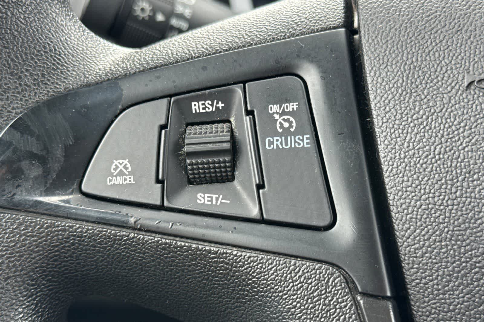 Thumbnail: 2013 Chevrolet Equinox - 23
