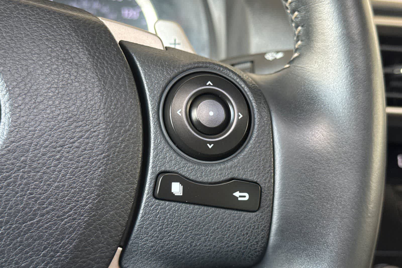 Thumbnail: 2014 Lexus IS - 26