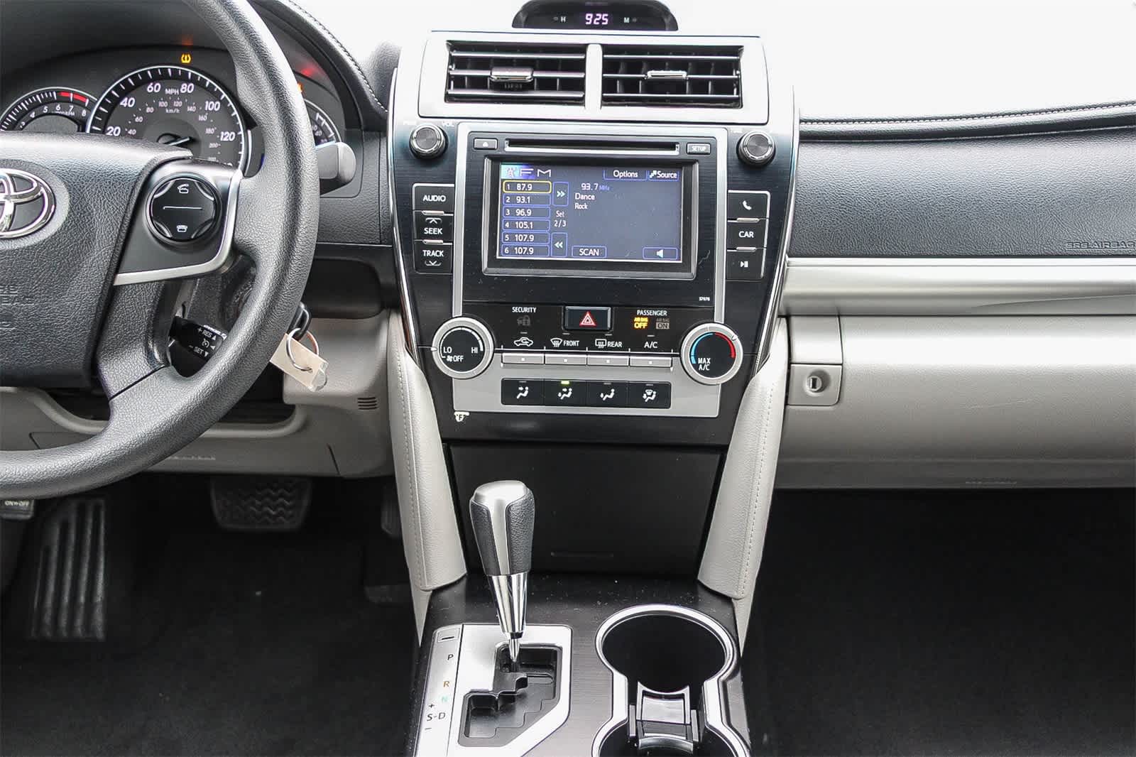 Thumbnail: 2013 Toyota Camry - 12