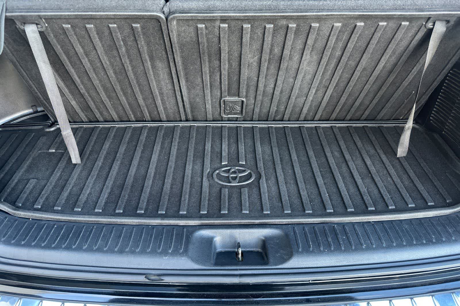 Thumbnail: 2016 Toyota Highlander - 17