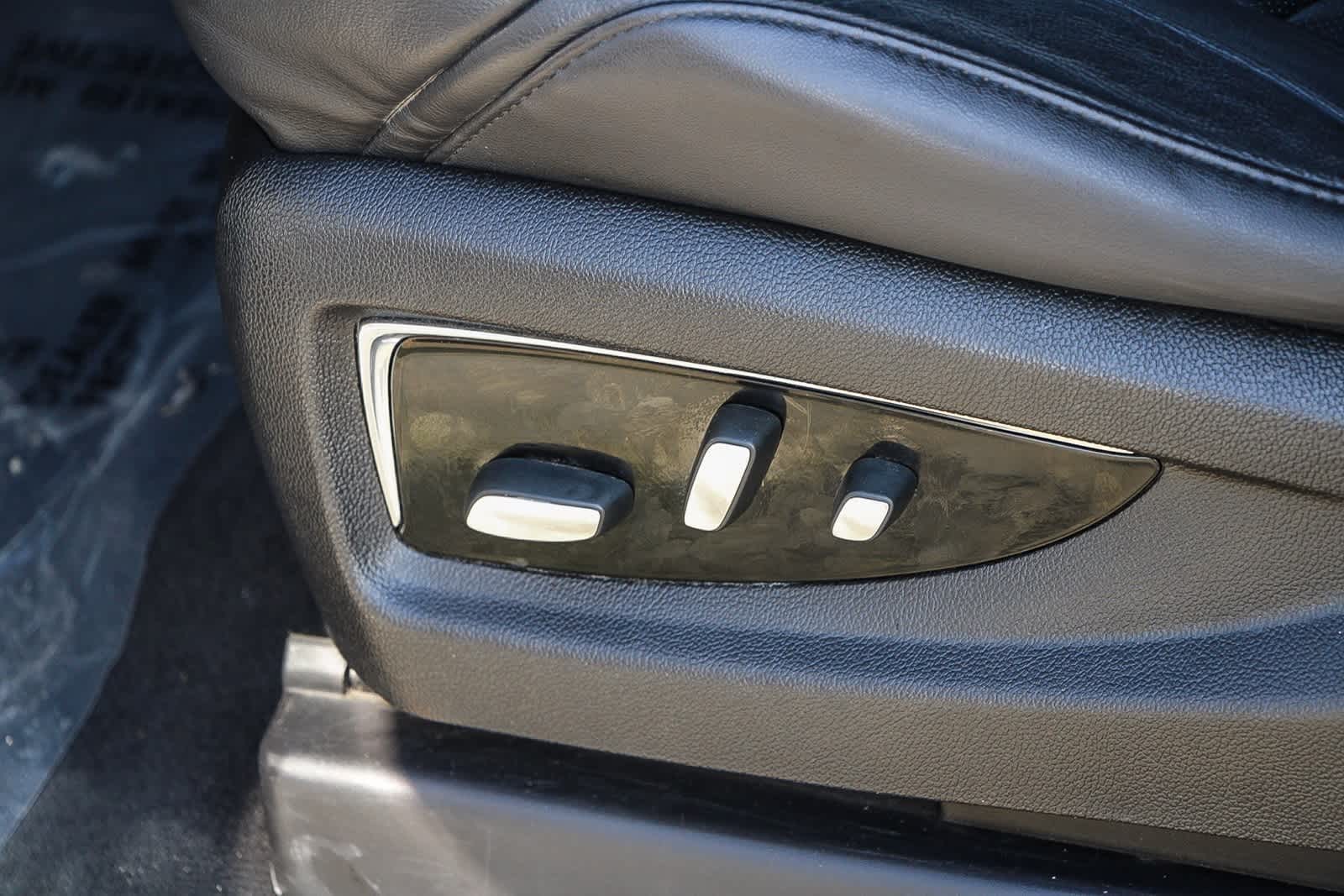 Thumbnail: 2017 Cadillac Escalade - 15