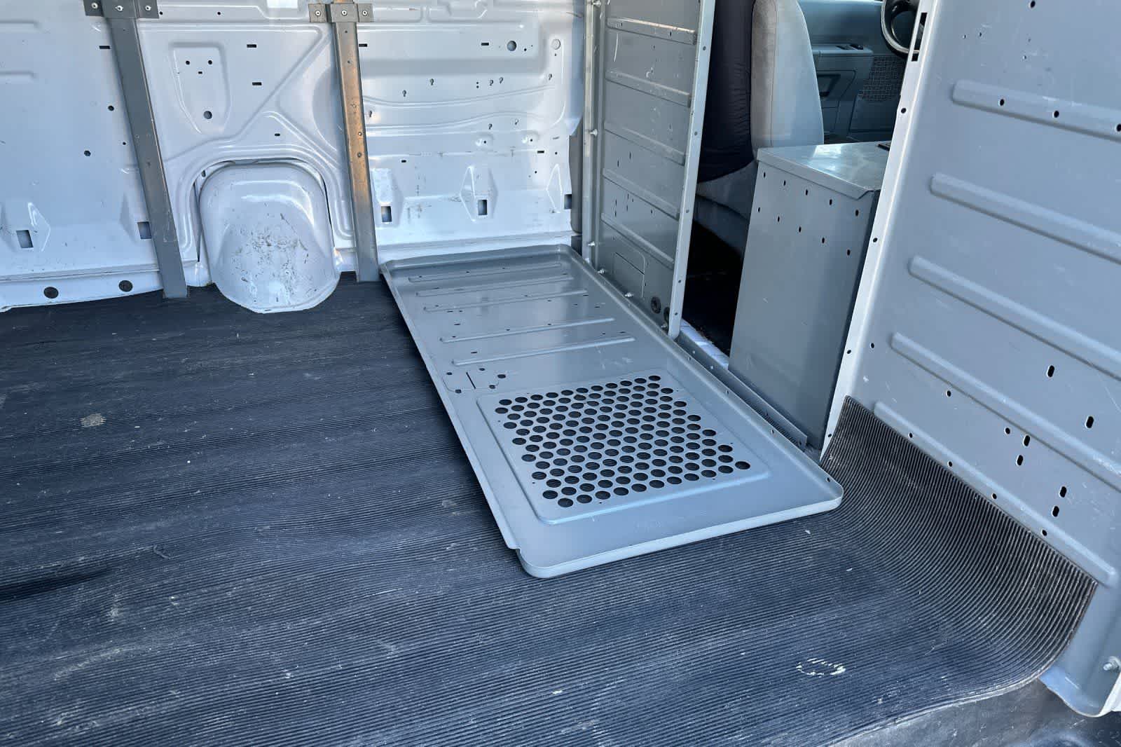 Thumbnail: 2014 Ford Econoline - 4