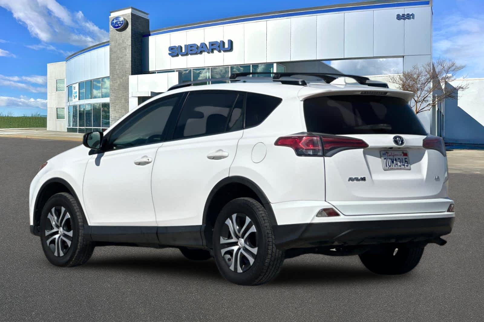 Thumbnail: 2016 Toyota RAV4 - 8