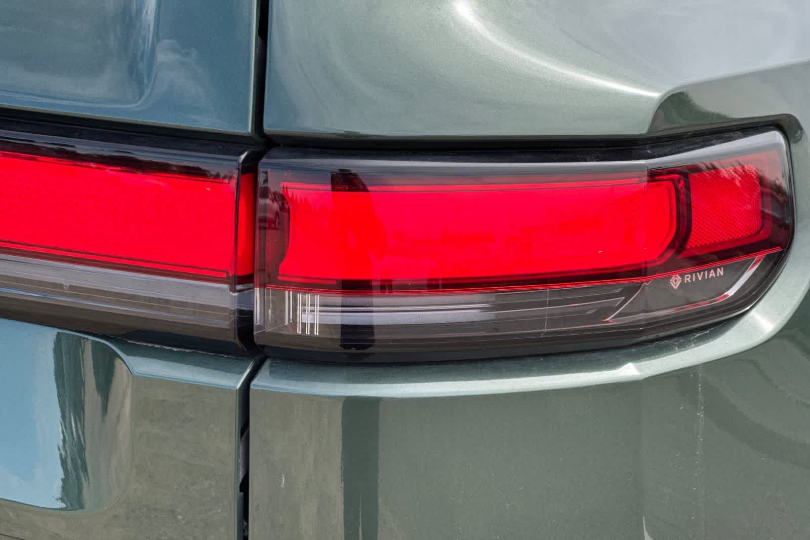 Thumbnail: 2023 Rivian R1S - 32