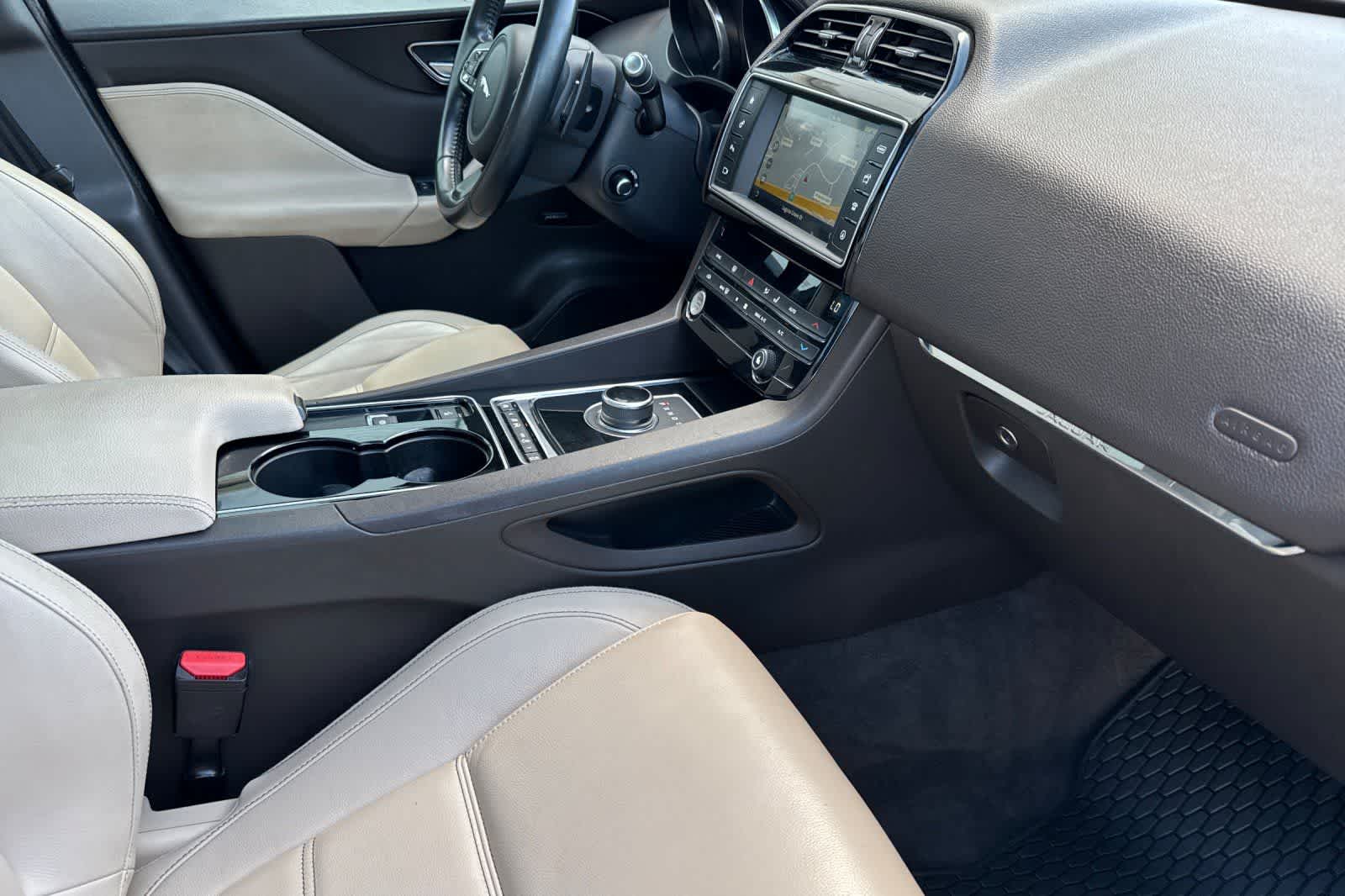 Thumbnail: 2017 Jaguar F-Pace - 17