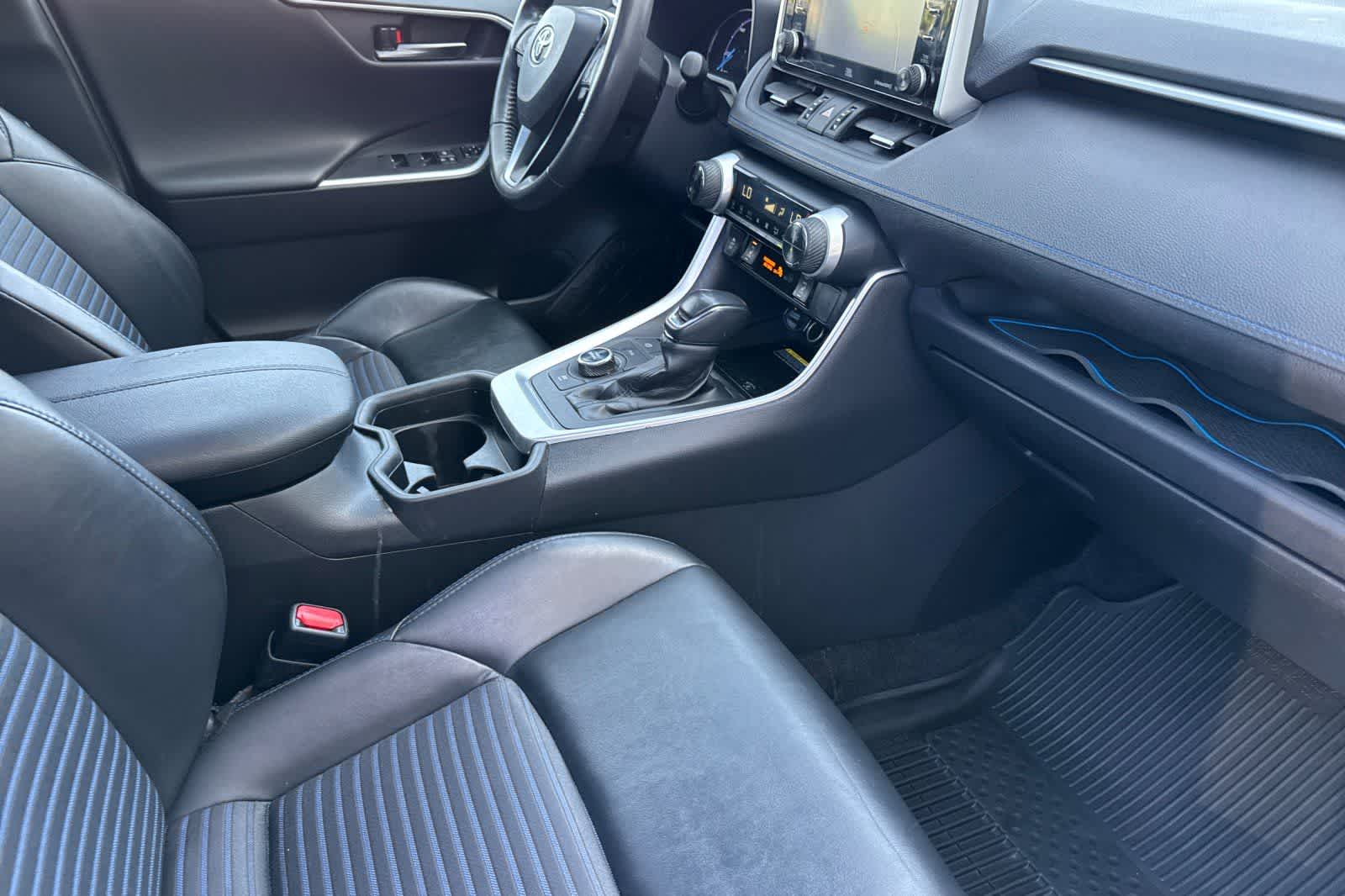 Thumbnail: 2020 Toyota RAV4 - 17