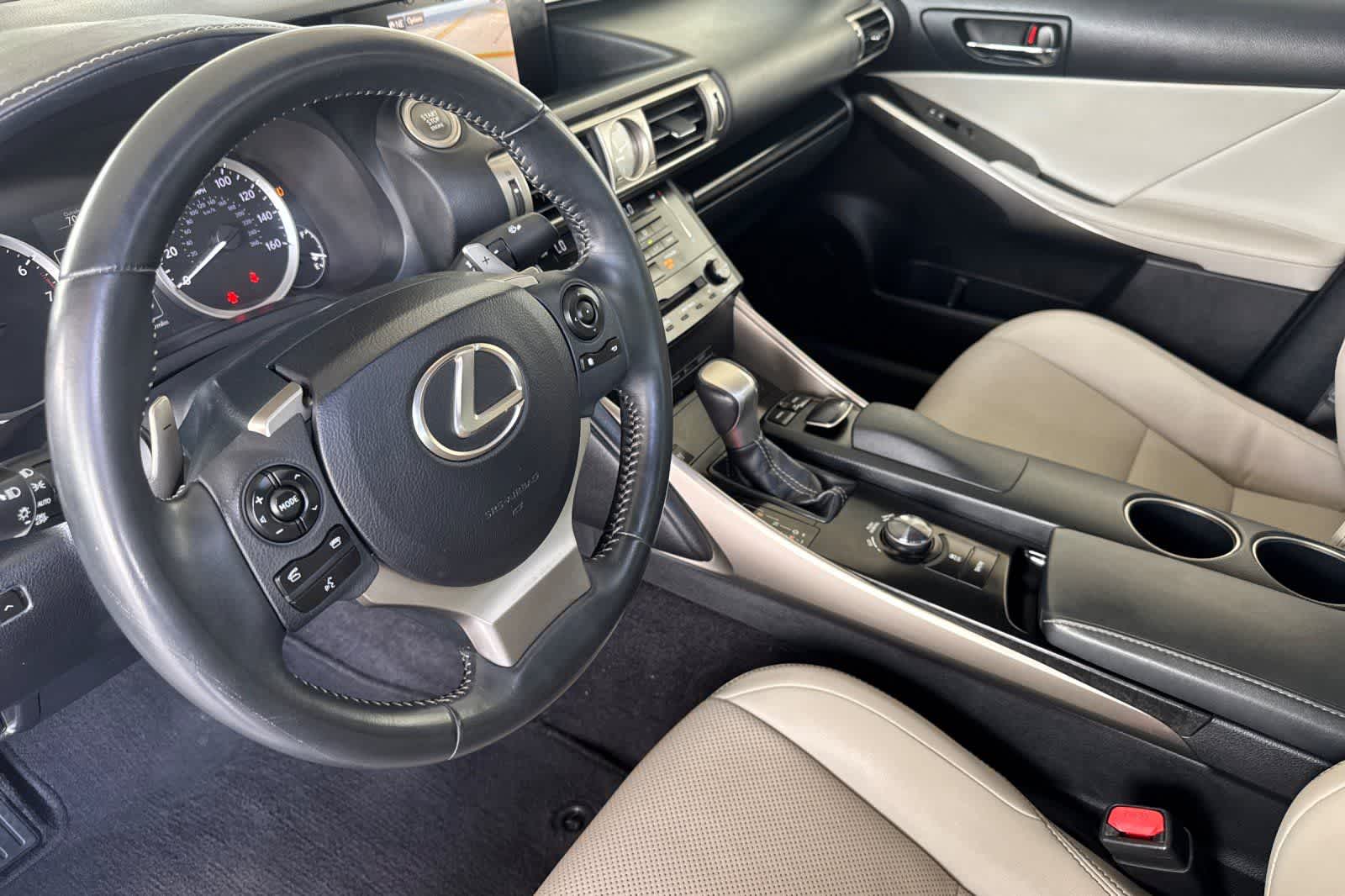 Thumbnail: 2014 Lexus IS - 10