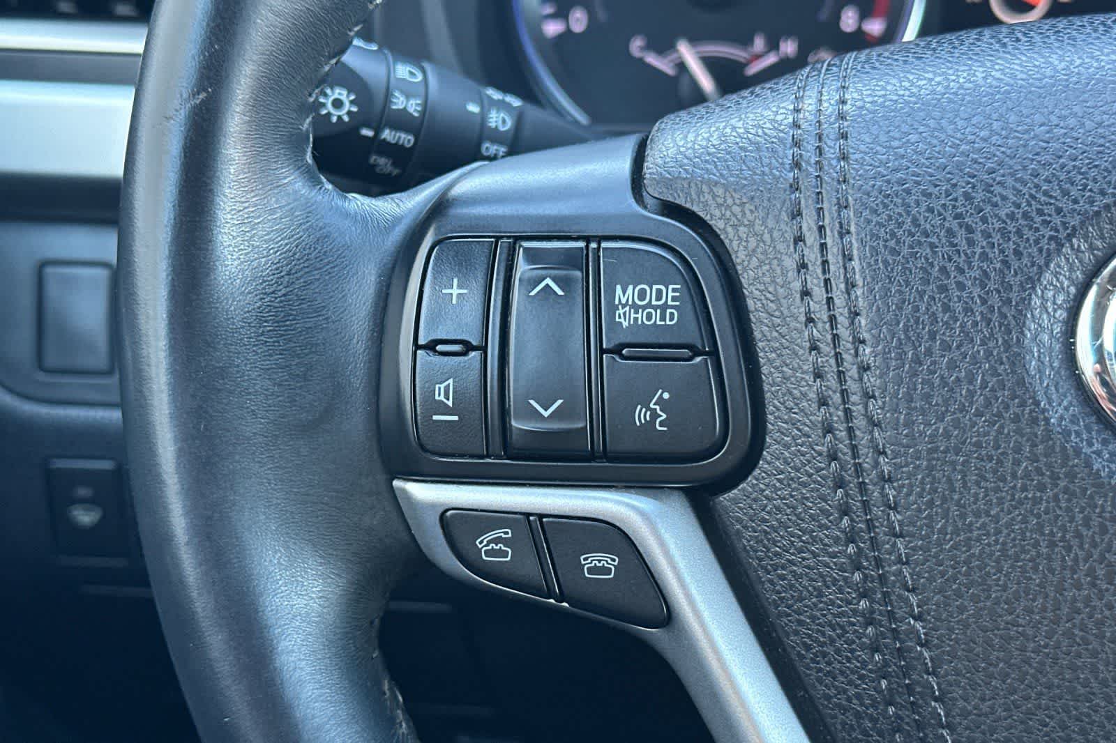 Thumbnail: 2016 Toyota Highlander - 27