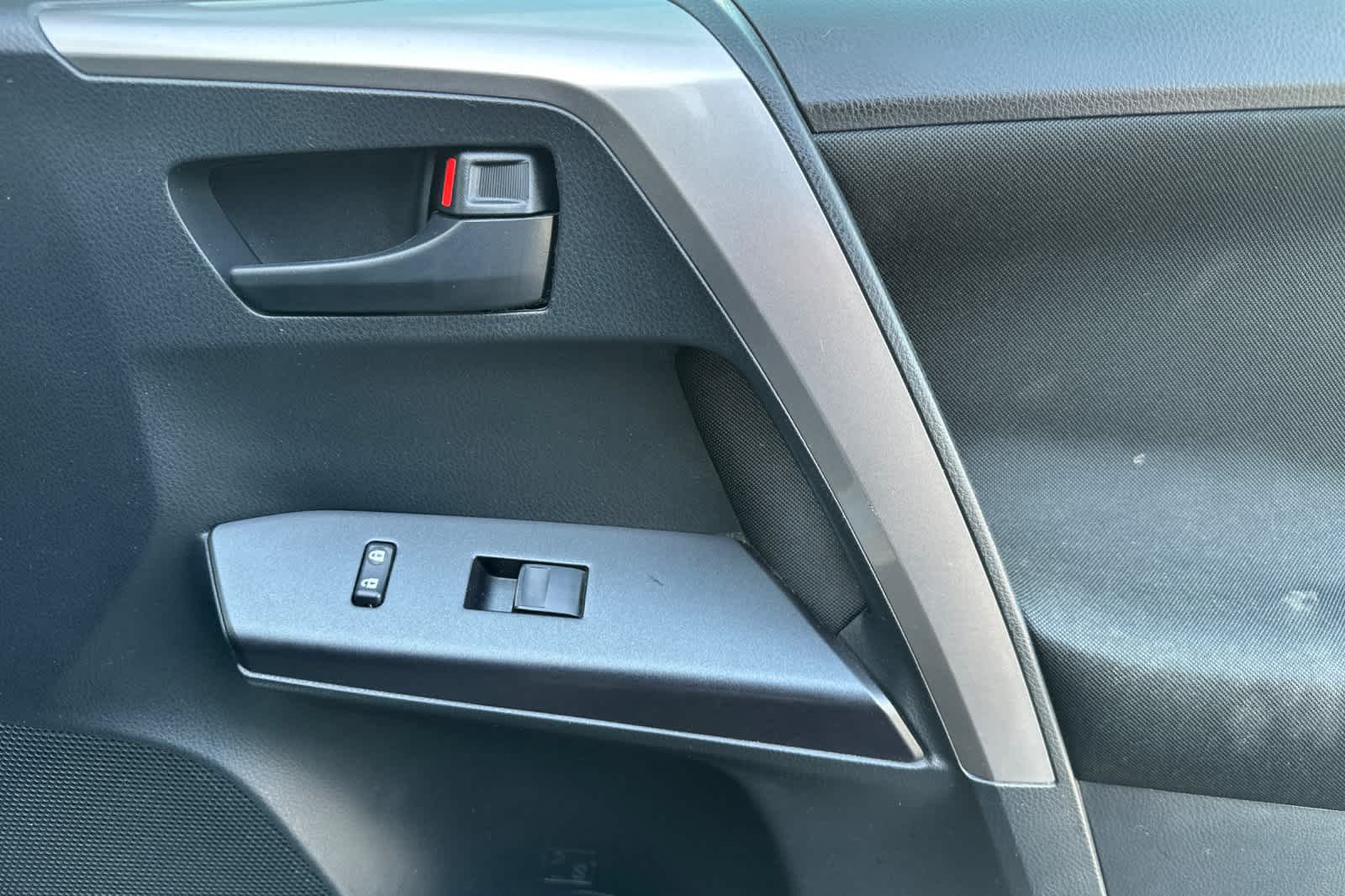 Thumbnail: 2016 Toyota RAV4 - 19