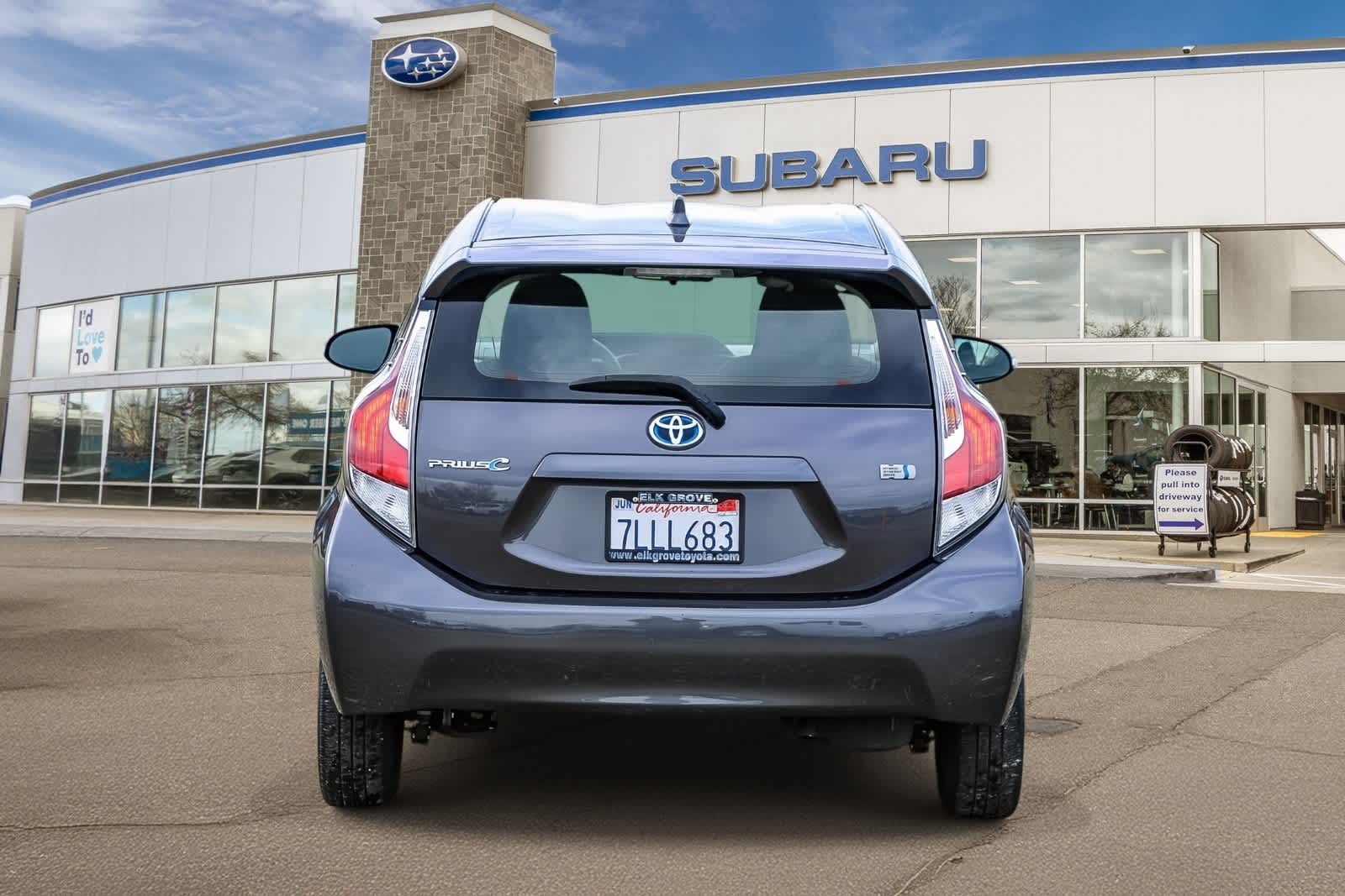 Thumbnail: 2015 Toyota Prius c - 3