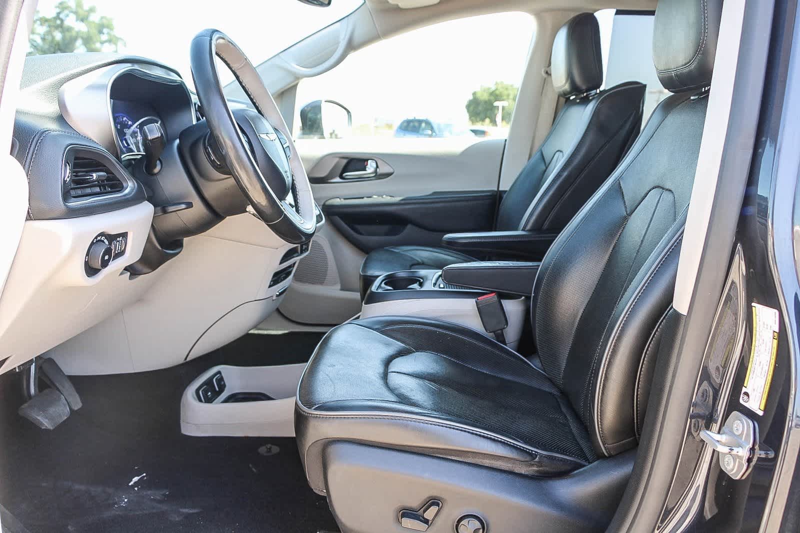 Thumbnail: 2019 Chrysler Pacifica - 18