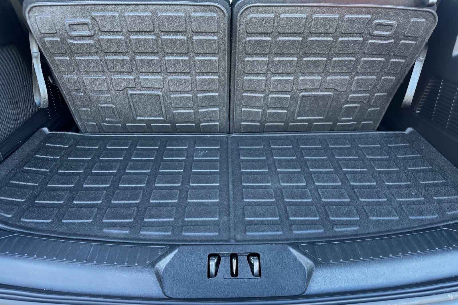 Thumbnail: 2023 Ford Explorer - 17