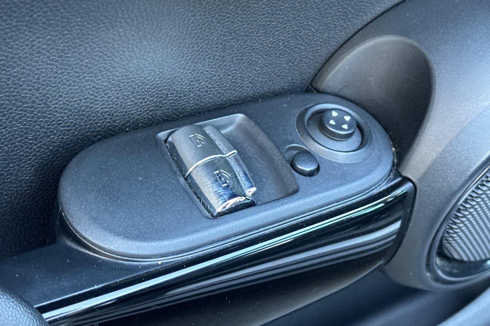 Thumbnail: 2020 MINI Cooper Hardtop - 13